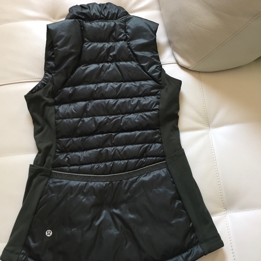 NWT GATOR GREEN LULULEMON DOWN FOR A RUN VEST 2 - Picture 6 of 8